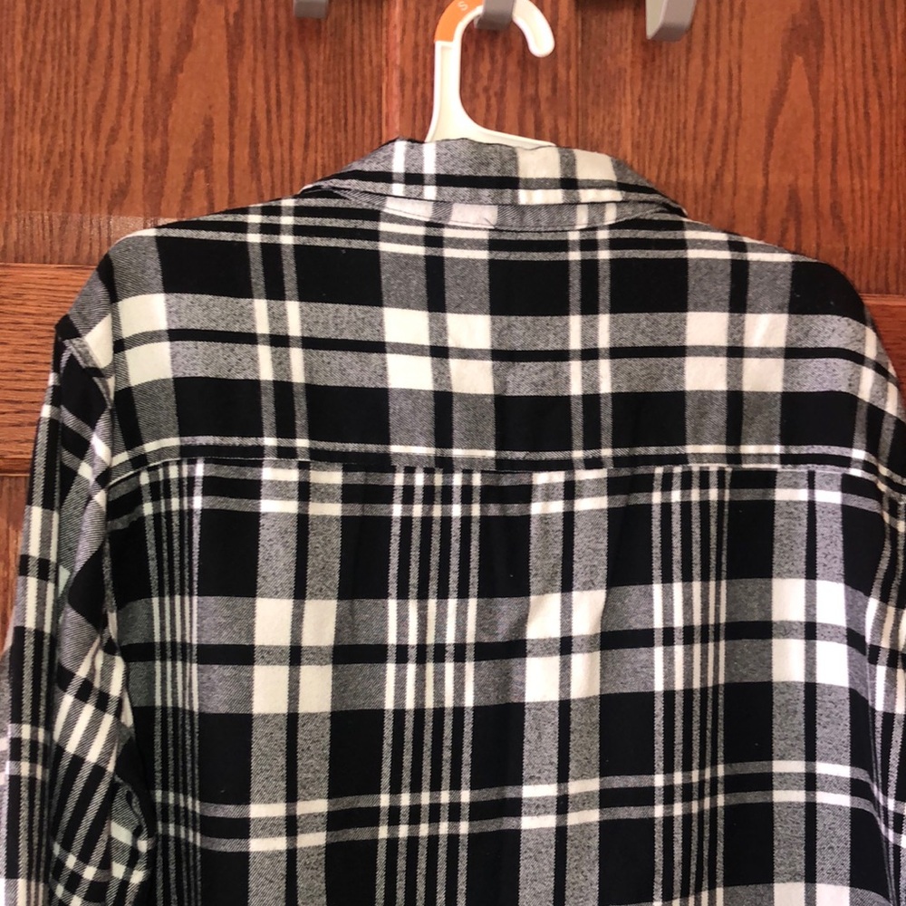 JACHS Girlfriend Black and White Boxy Button Down Shirt - Picture 4 of 7